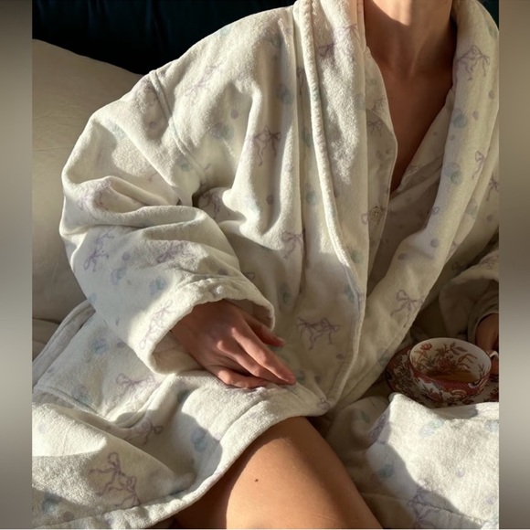 RARE Djerf Avenue Robe - Picture 4 of 15